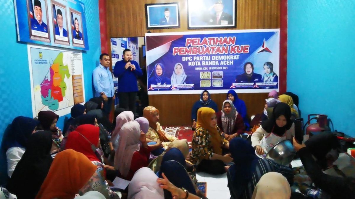 Perempuan Demokrat Banda Aceh Ikut Pelatihan Membuat Kue Partai Demokrat